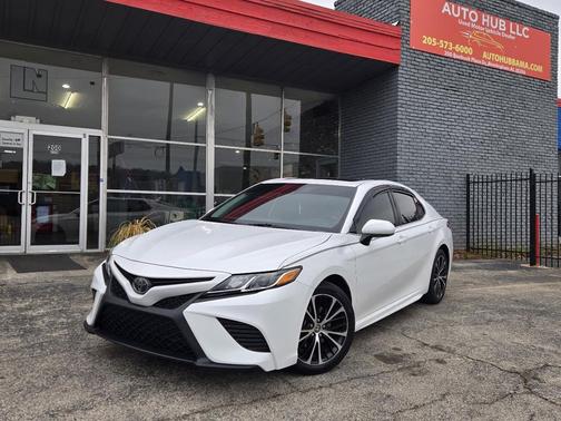 White 2020 Toyota Camry SE Sedan
