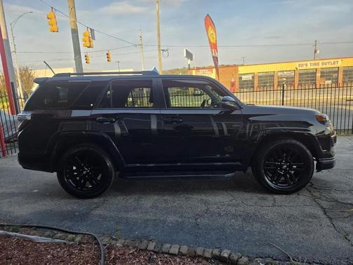 Black 2019 Toyota 4Runner SR5