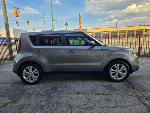 Gray 2016 Kia Soul +