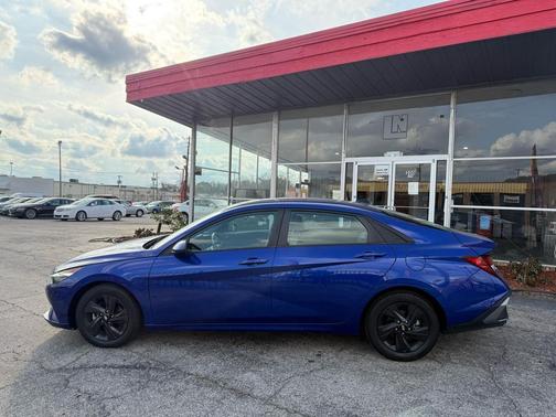 2022 Hyundai ELANTRA SEL