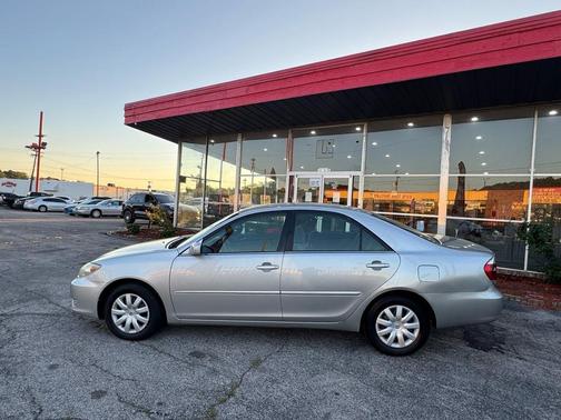 2005 Toyota Camry LE