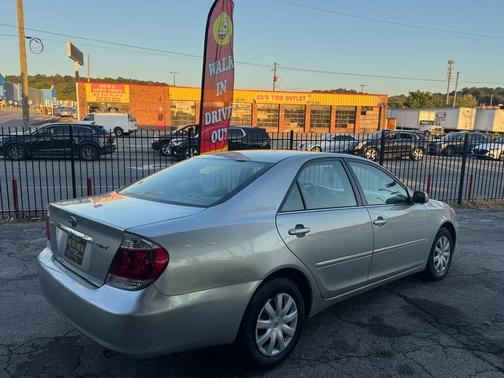 2005 Toyota Camry LE
