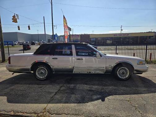 White 1996 Lincoln Town Car Executive
