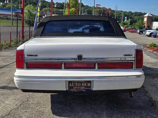 White 1996 Lincoln Town Car Executive