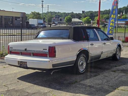White 1996 Lincoln Town Car Executive
