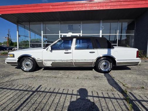 White 1996 Lincoln Town Car Executive