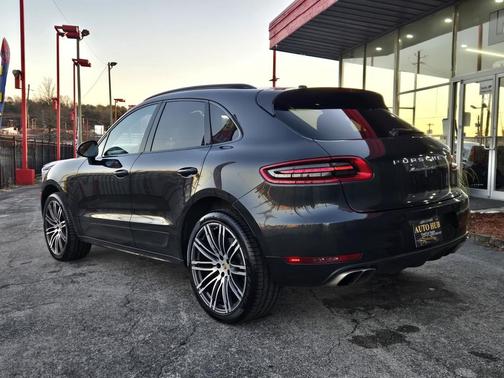 Volcano Grey Metallic 2017 Porsche Macan Macan Turbo