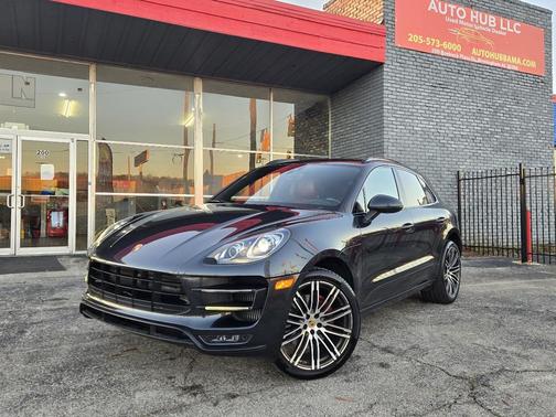Volcano Grey Metallic 2017 Porsche Macan Macan Turbo