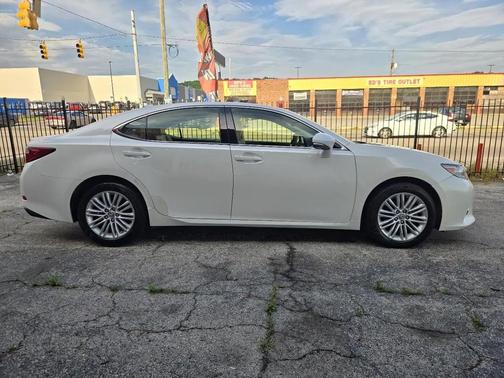 White 2015 Lexus ES 350 Base