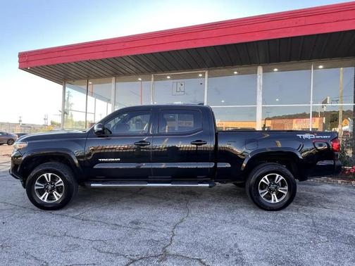 Black 2018 Toyota Tacoma SR5