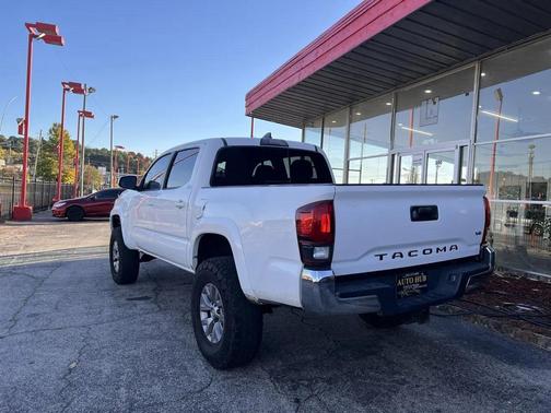 White 2018 Toyota Tacoma SR5