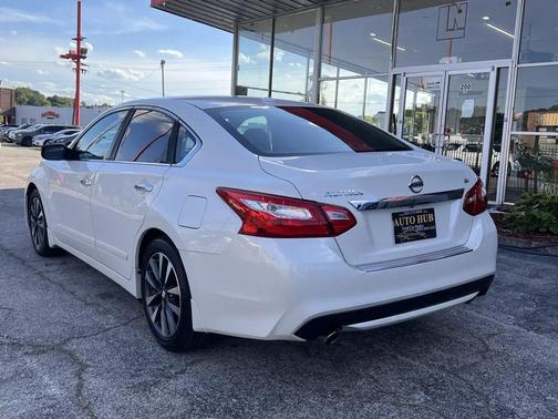 White 2016 Nissan Altima 2.5 SR