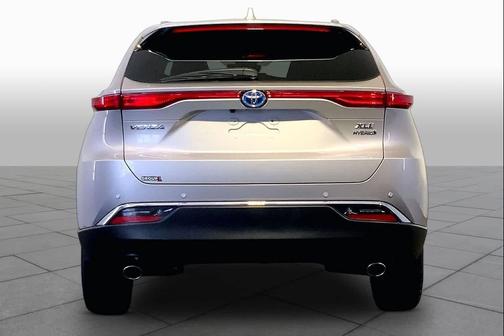 Titanium Glow 2022 Toyota Venza XLE