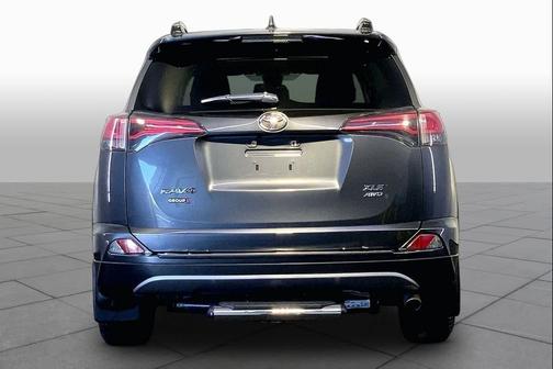 Magnetic Gray Metallic 2018 Toyota RAV4 XLE