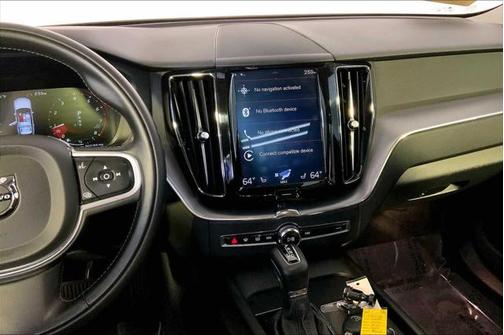 2020 Volvo XC60 T5 Momentum