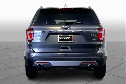 MAGNETIC METALLIC 2017 Ford Explorer XLT