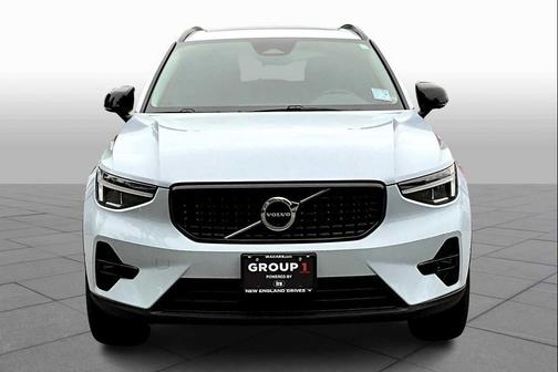 2024 Volvo XC40 B5 Plus Dark Theme