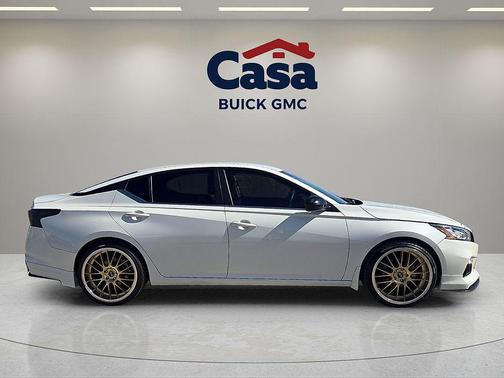 2022 Nissan Altima SR FWD