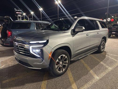 2025 Chevrolet Suburban LT
