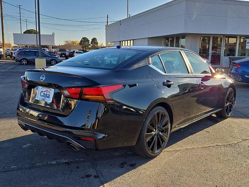 2022 Nissan Altima SR FWD