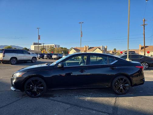 2022 Nissan Altima SR FWD