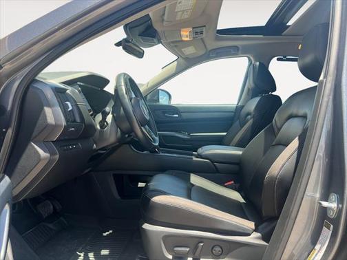 2024 Nissan Pathfinder SL FWD