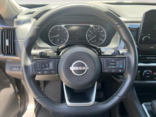 2024 Nissan Pathfinder SL FWD