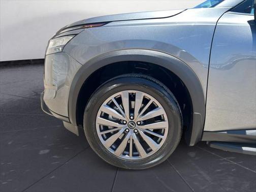 2024 Nissan Pathfinder SL FWD