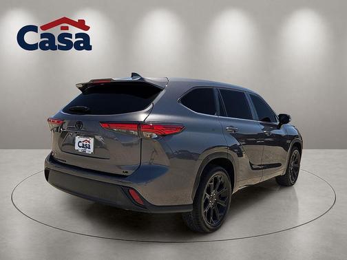 Magnetic Gray Metallic 2023 Toyota Highlander LE