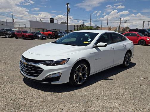 Summit White 2024 Chevrolet Malibu FWD 1LT