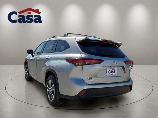Celestial Silver Metallic 2024 Toyota Highlander XLE