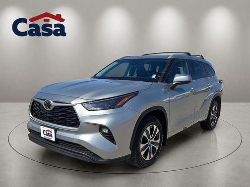 Celestial Silver Metallic 2024 Toyota Highlander XLE