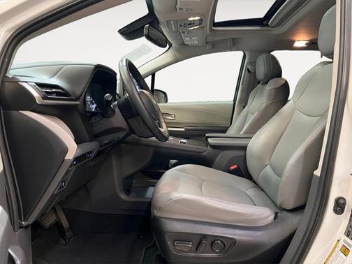 2022 Toyota Sienna XLE 8 Passenger