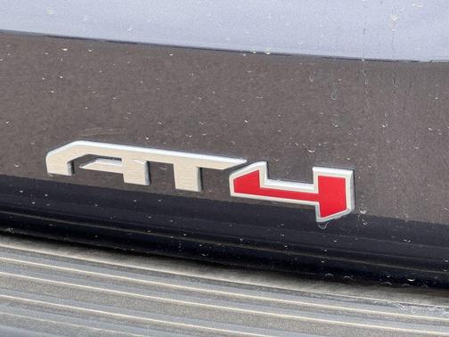 2025 GMC Yukon XL 4WD AT4