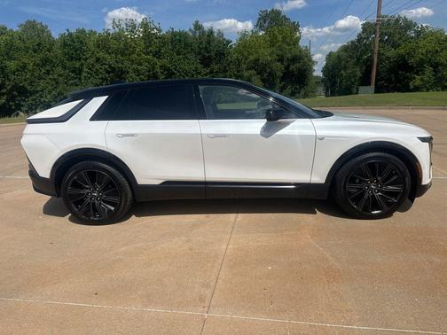 Crystal White Tri-Coat 2025 Cadillac LYRIQ Sport