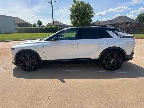 Crystal White Tri-Coat 2025 Cadillac LYRIQ Sport