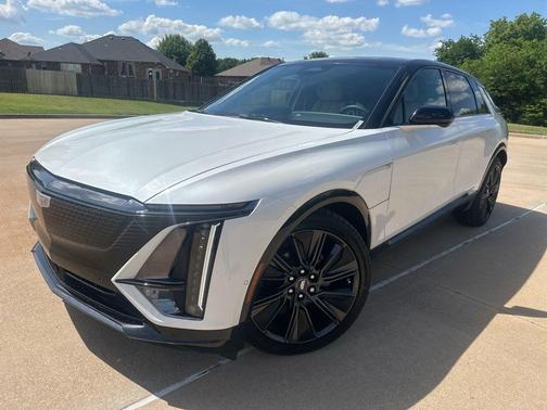 Crystal White Tri-Coat 2025 Cadillac LYRIQ Sport