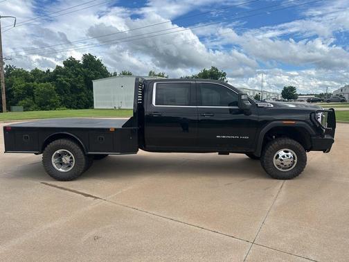 Onyx Black 2025 GMC Sierra 3500 SLE