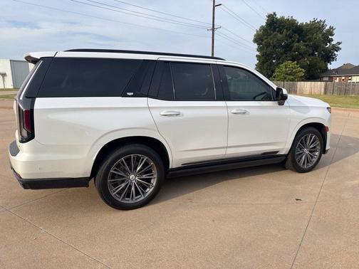 Crystal White Tri-Coat 2021 Cadillac Escalade Sport