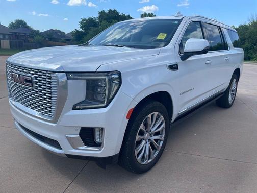 White Frost Tri-Coat 2022 GMC Yukon XL Denali
