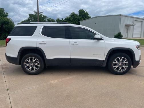Summit White 2023 GMC Acadia SLT