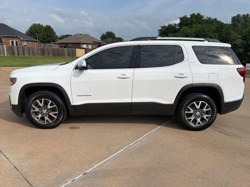 Summit White 2023 GMC Acadia SLT
