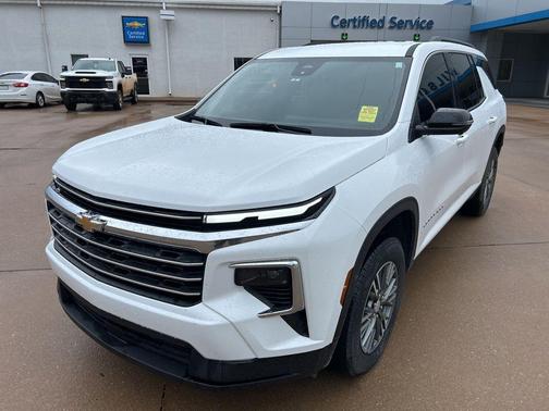 Summit White 2024 Chevrolet Traverse LT