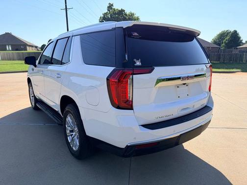 Summit White 2023 GMC Yukon SLT
