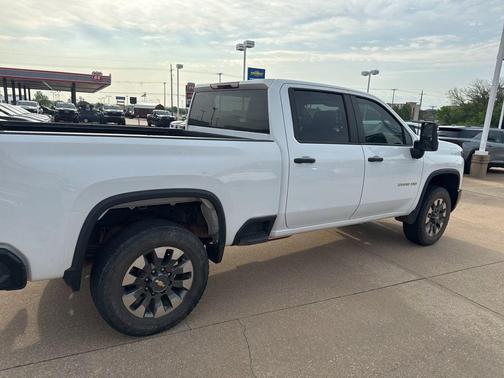 Summit White 2024 Chevrolet Silverado 2500 Custom