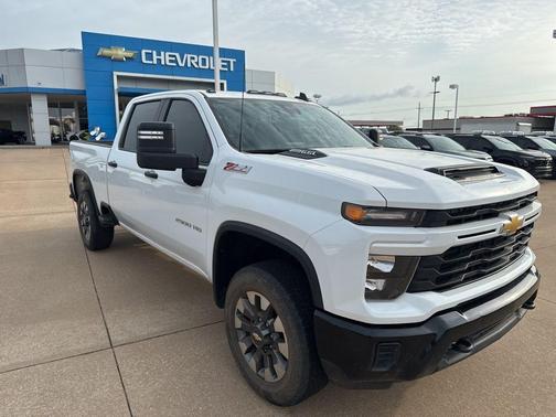 Summit White 2024 Chevrolet Silverado 2500 Custom