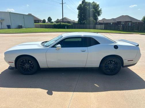 White Knuckle Clearcoat 2019 Dodge Challenger GT