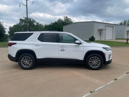 Summit White 2023 Chevrolet Traverse LT Cloth