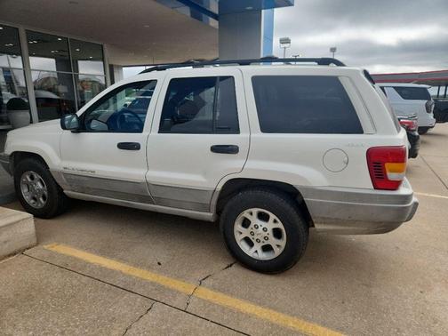 White 2000 Jeep Grand Cherokee Laredo