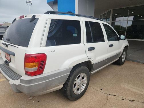 White 2000 Jeep Grand Cherokee Laredo